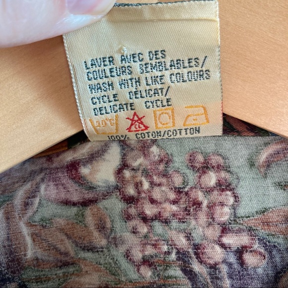 MUST GO Vintage Lady Footlocker Colourful Floral Button Up Shirt - Picture 3 of 6